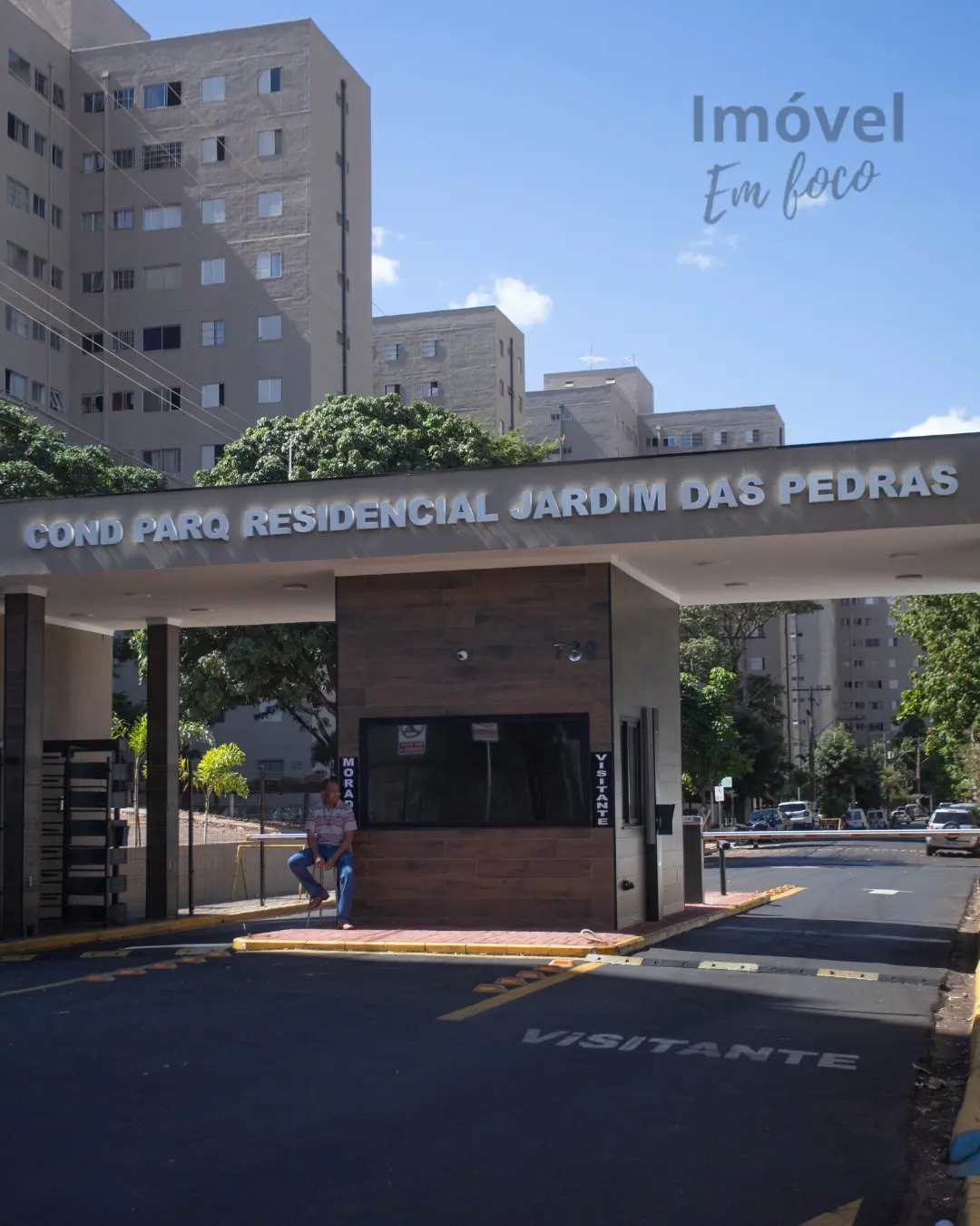 A segurança deste condomínio e indiscutivel, portaria 24 horas, ninguem passa sem autorização.