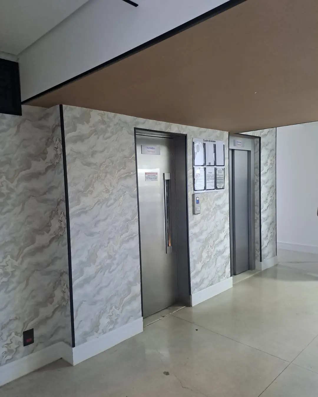 Elevadores de última geração, que substituem os antigos maquinários e garantem acessibilidade rápida, suave e segura no dia a dia. Fotos tiradas em julho de 2026.