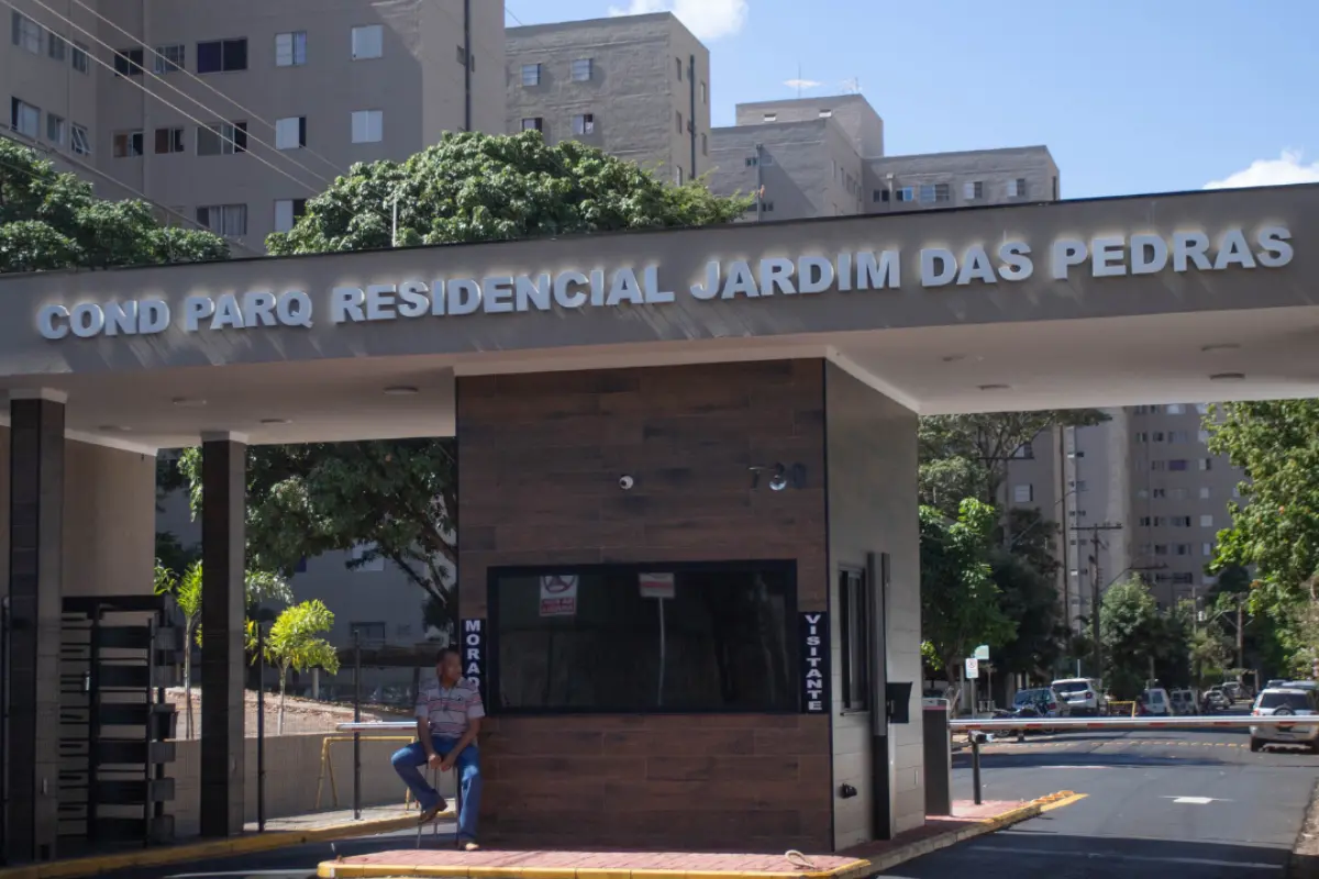 O Fim da Bagunça: Como o Jardim das Pedras se Recriou. O avanço visual e funcional nos blocos residenciais valoriza o patrimônio dos antigos e novos moradores. Foto: Reprodução / Canva Pro.